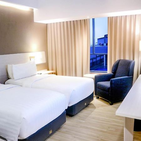 Harper Palembang By Aston Hotell Exteriör bild