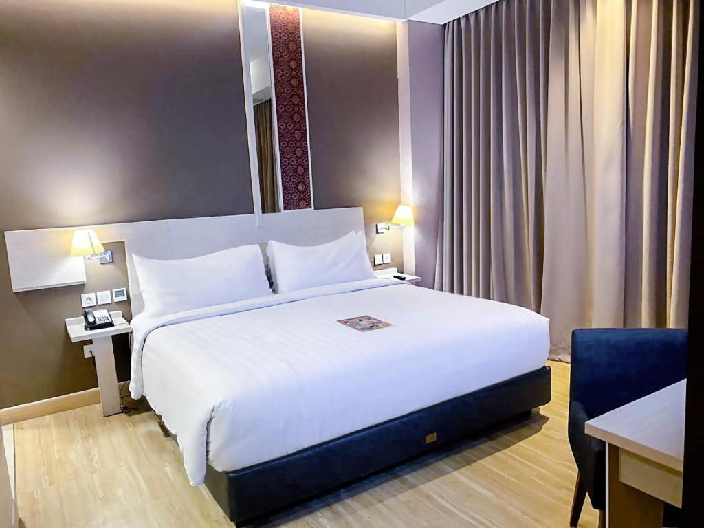 Harper Palembang By Aston Hotell Exteriör bild