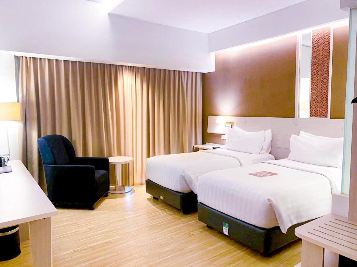 Harper Palembang By Aston Hotell Exteriör bild