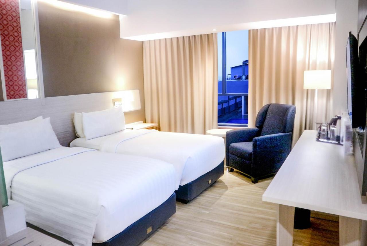 Harper Palembang By Aston Hotell Exteriör bild