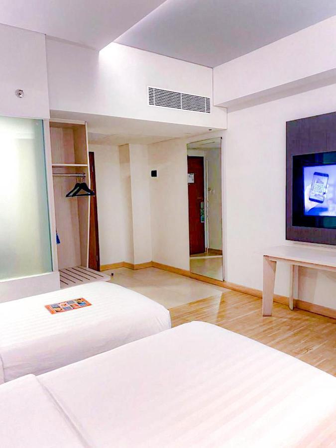 Harper Palembang By Aston Hotell Exteriör bild