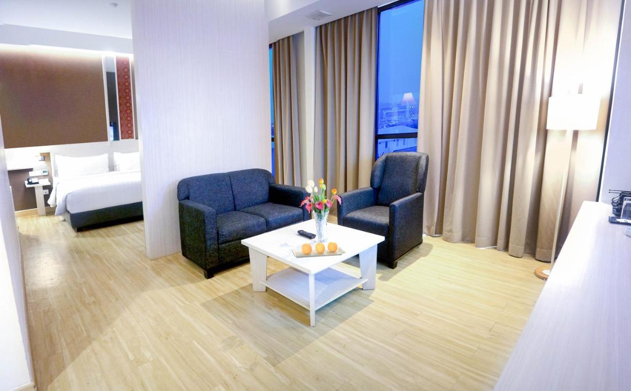 Harper Palembang By Aston Hotell Exteriör bild