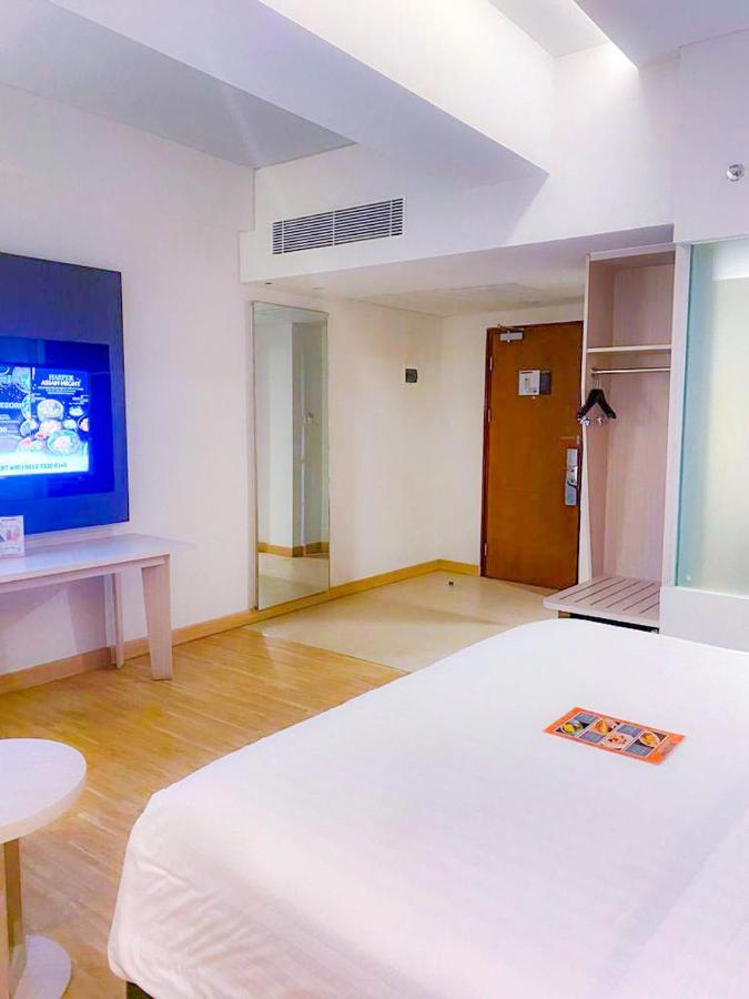 Harper Palembang By Aston Hotell Exteriör bild