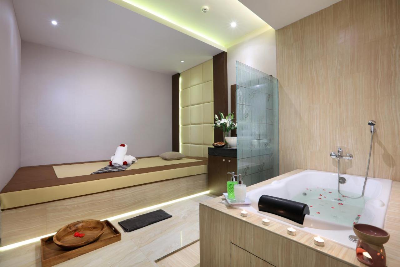Harper Palembang By Aston Hotell Exteriör bild