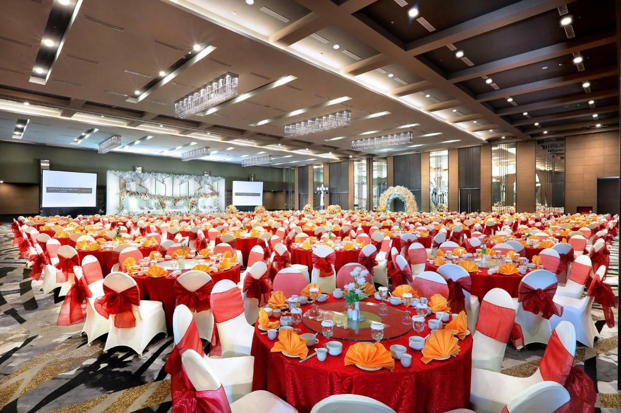 Harper Palembang By Aston Hotell Exteriör bild