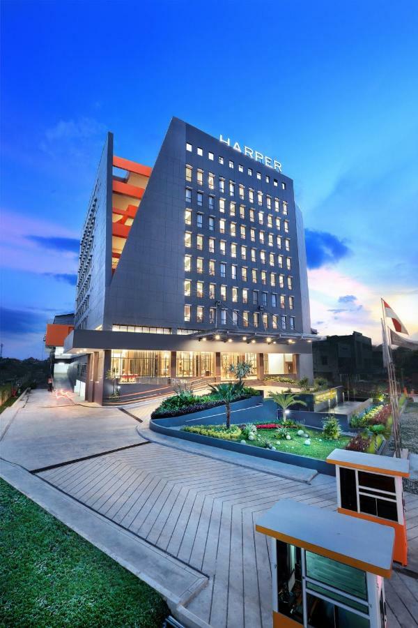 Harper Palembang By Aston Hotell Exteriör bild
