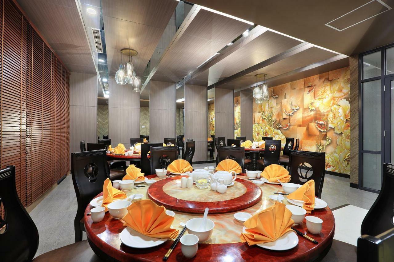Harper Palembang By Aston Hotell Exteriör bild